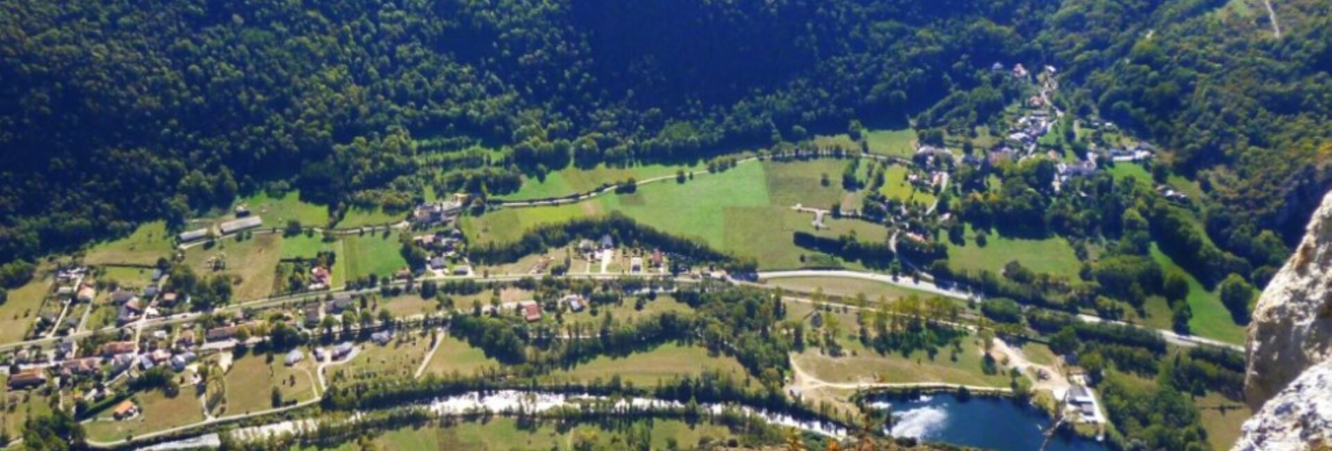 Le village de Aulos-Sinsat (09) Ariège en région Occitanie